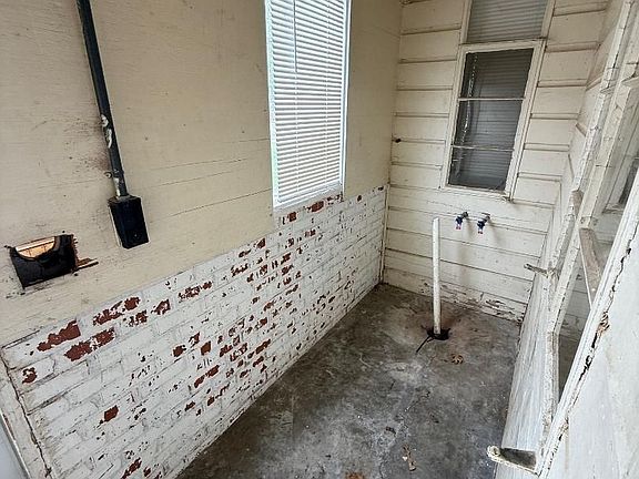 4th image of 1113 Arkansas St