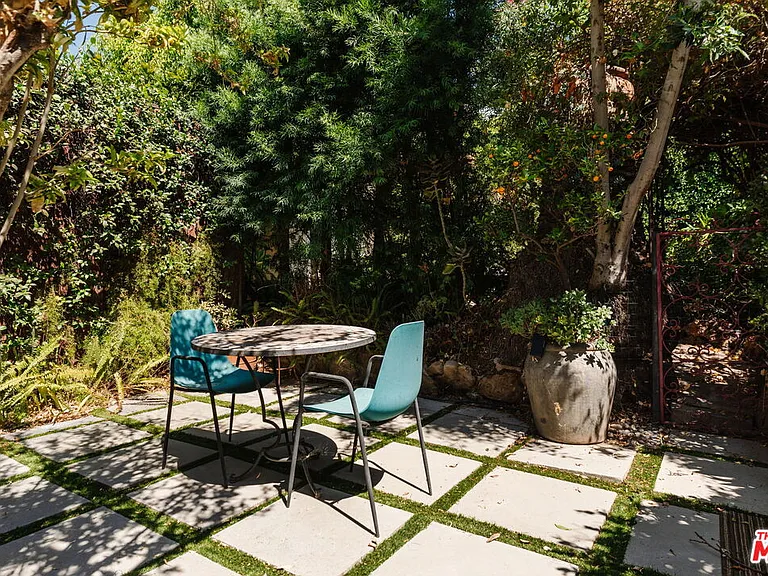 8561 Rugby Dr — Photo 17