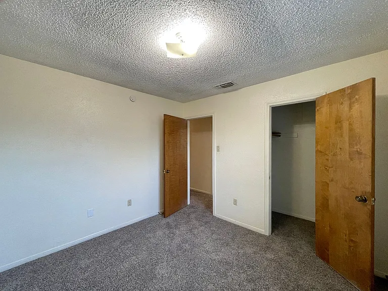 2402 Kirk Cir — Photo 23