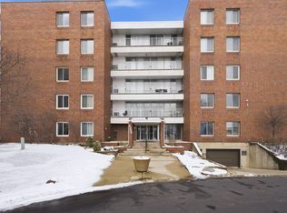 4000 Triumvera Dr APT 201A, Glenview, IL 60025