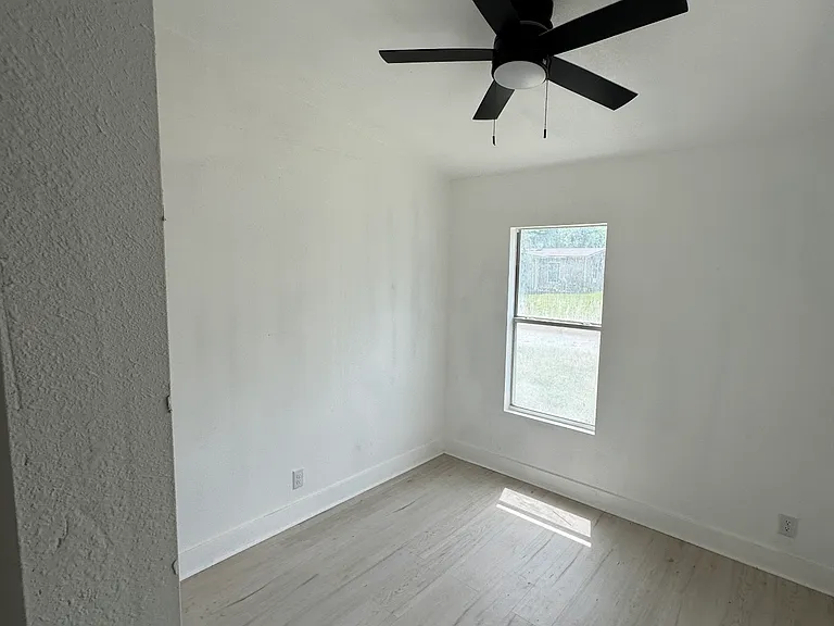 903 Evergreen Dr — Photo 7