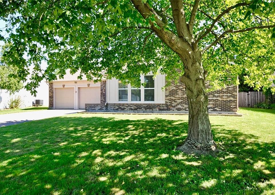 1st image of 3810 Pebble Creek Dr