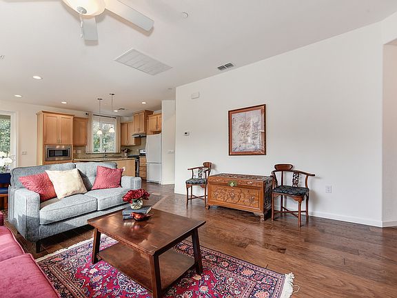5th image of 1405 Cypress Ln