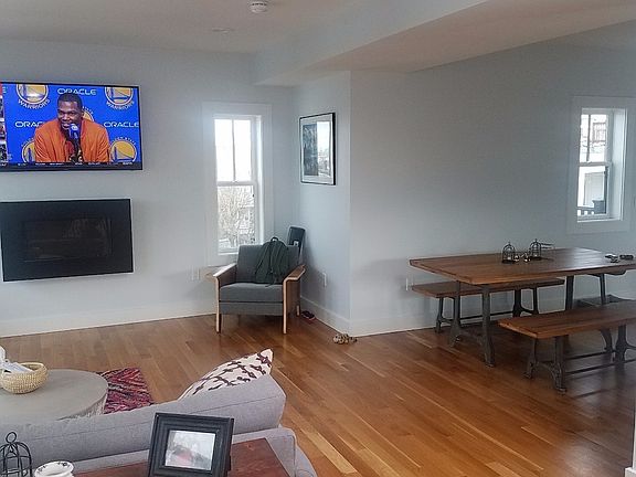 4th image of 233 Bowen St #3TT