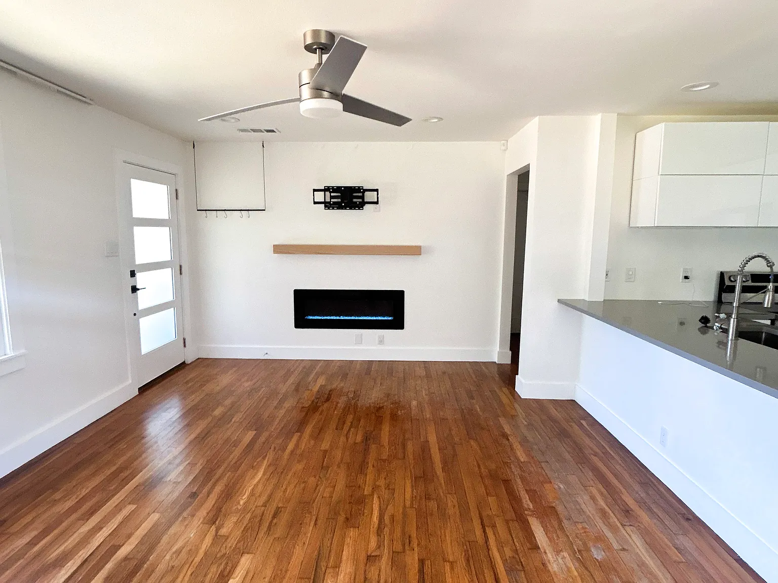 3 bed, 1288 sqft, $2,500 — Photo 4