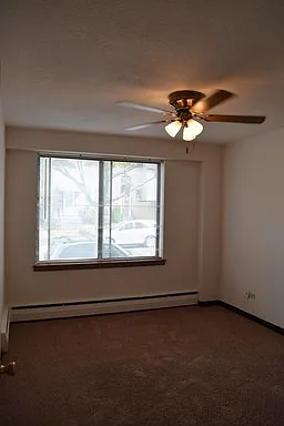 2233 N Summit Ave — Photo 3