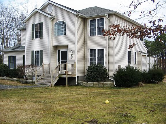 Pride in Ownership on this spacious colonial