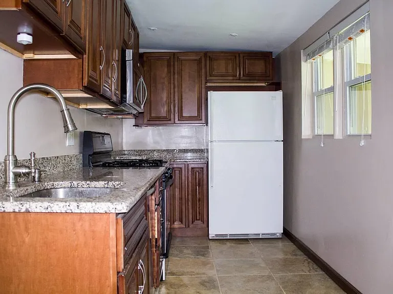 459 New Elm St — Photo 3