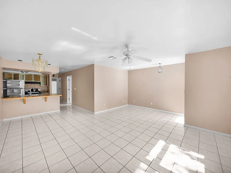 517 SE 23rd Pl — Photo 6