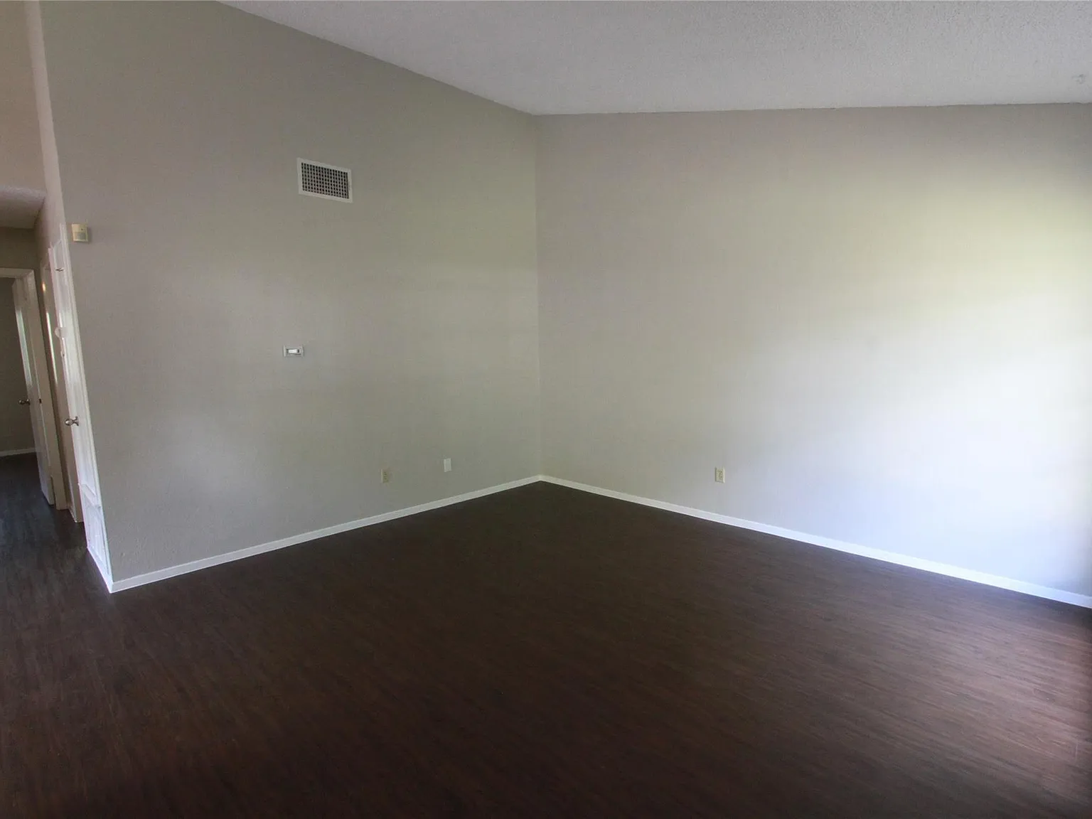 2 bed, 2.0 bath, 942 sqft, $1,300 — Photo 4