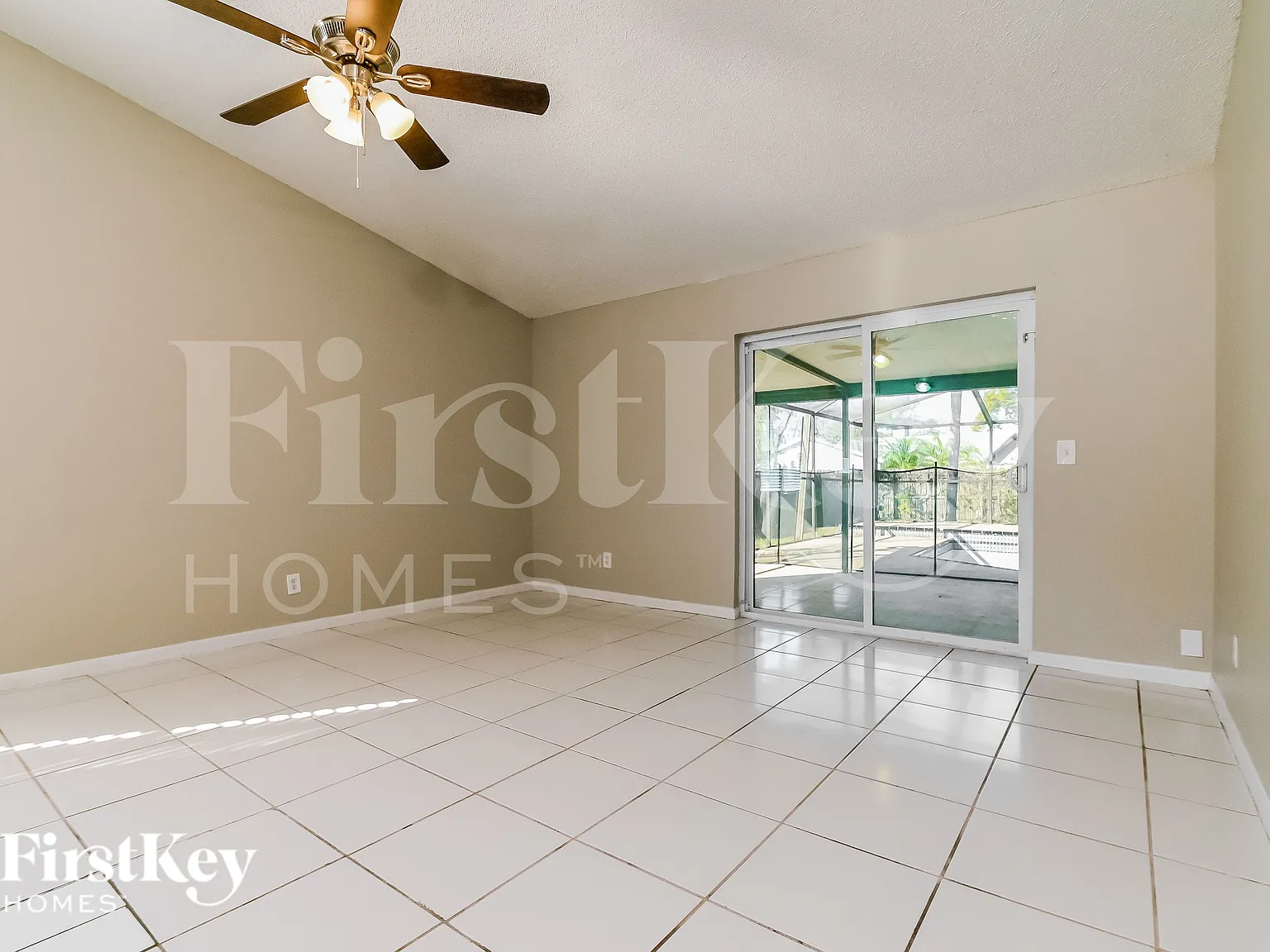 3 bed, 2.0 bath, 1292 sqft, $2,415 — Photo 2