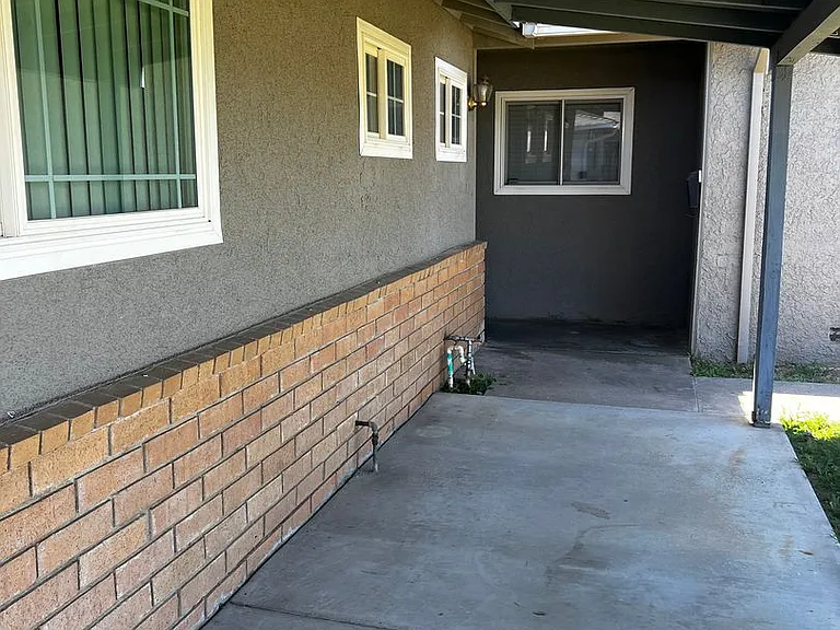 1065 Lassen Dr — Photo 2