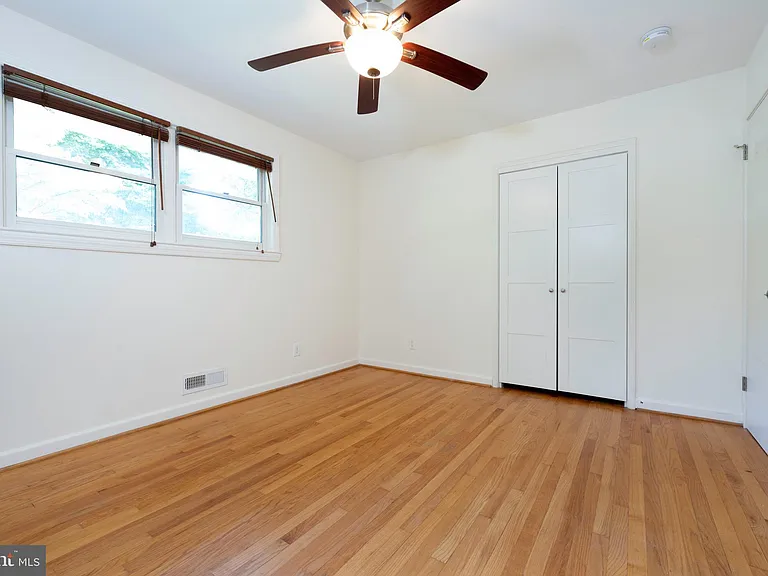 1418 Thornden Rd — Photo 7