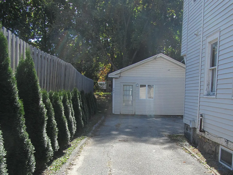 Driveway & parking