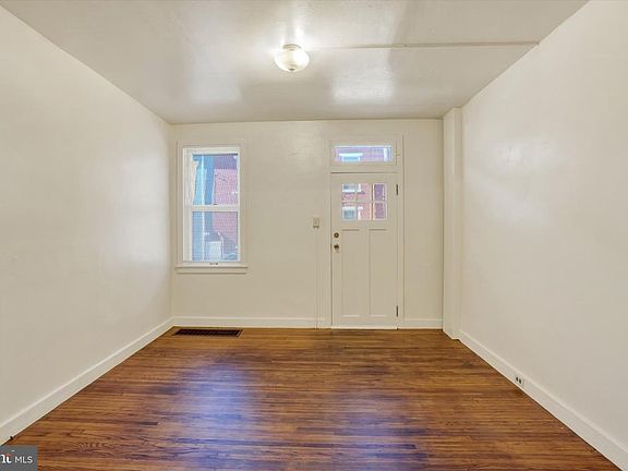 5th image of 144 E Maple St
