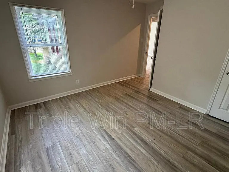 2205 S Martin St — Photo 13