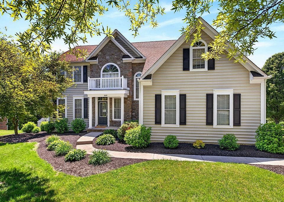 1st image of 208 Claybrook Dr