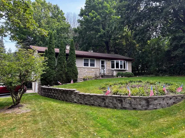 1720 South Conrad PLACE, New Berlin, WI 53151