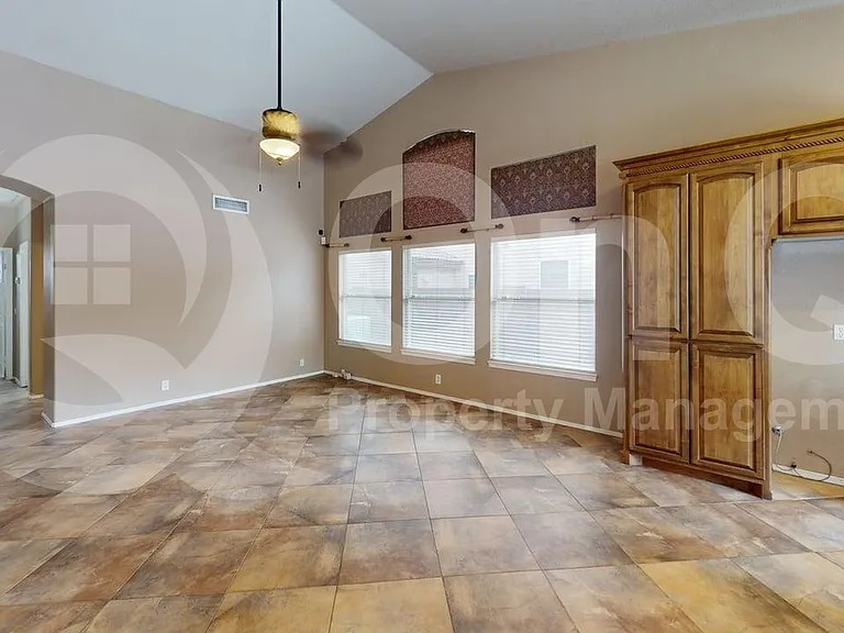 16804 S 25th Pl — Photo 5