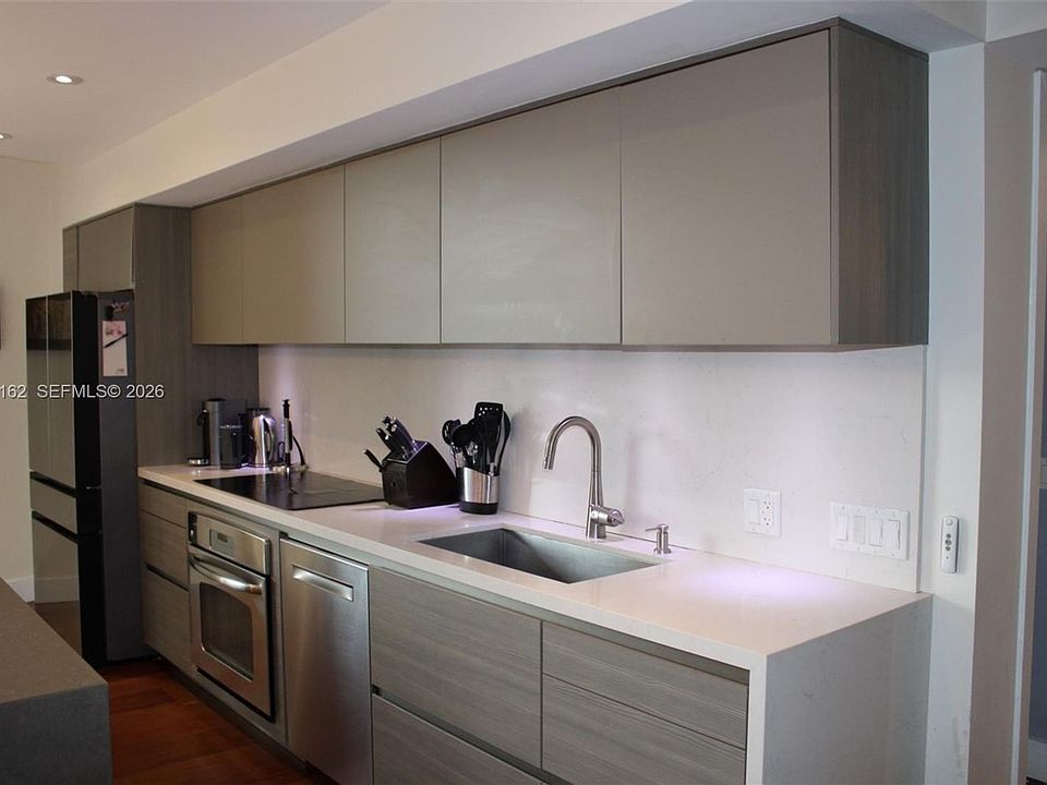 1st image of 31 SE 6th St APT 1801