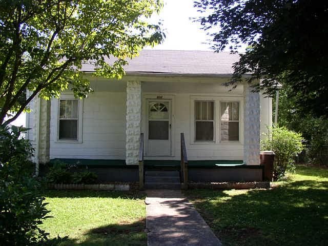 1st image of 902 Lynwood St