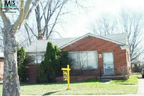23050 Cloverlawn St photo 1