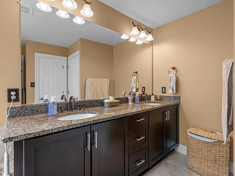 11826 Mango Ln — Photo 25