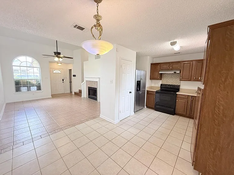 2302 Tracey Ann Ln — Photo 10