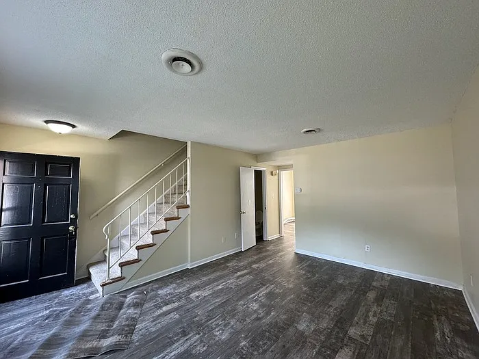 305 Rountree St W #B2 — Photo 3