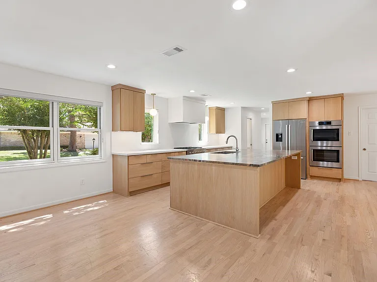 13703 Queensbury Ln — Photo 6