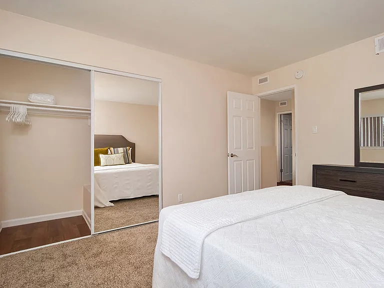 Wilbur Oaks Apartments — Photo 43