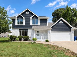 8123 Goodman Dr, Urbandale, IA 50322