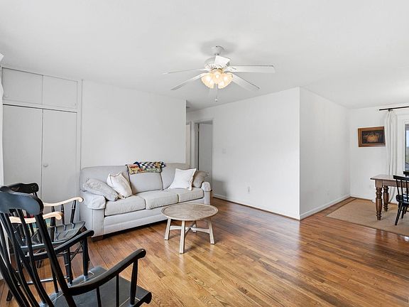 3rd image of 3189 Wildway Rd