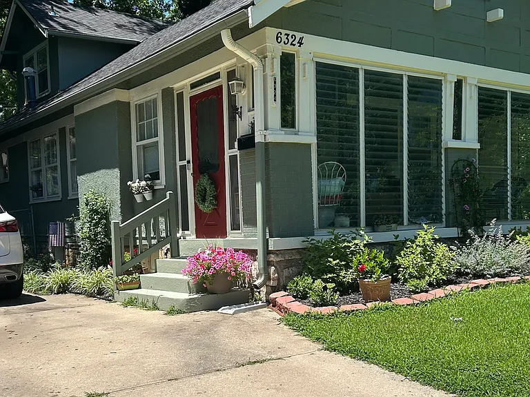 6324 Oak St — Photo 2
