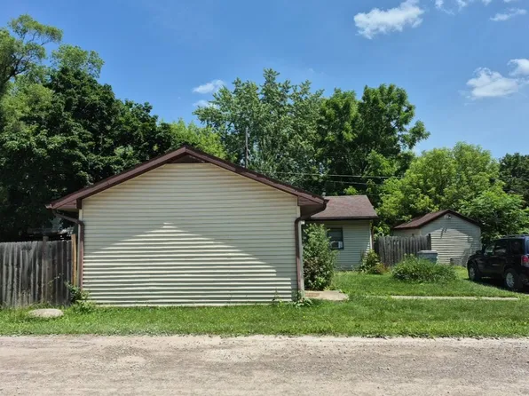 9128 Forest Rd, Whitmore Lake, MI 48189