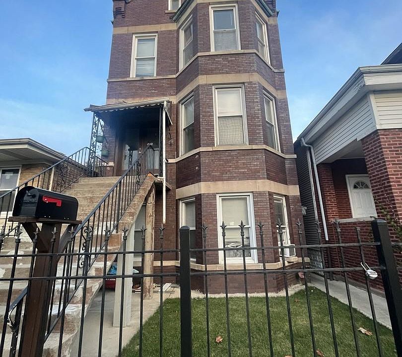 1st image of 5015 S Wood St #3