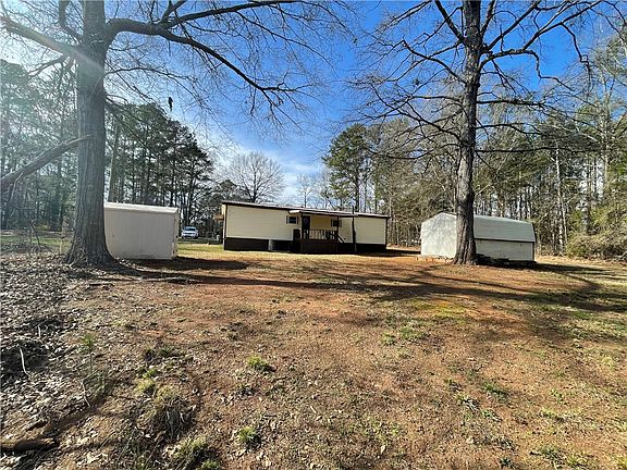 4th image of 75 Edgewater Dr