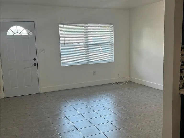 3120 SW 12th Pl — Photo 9