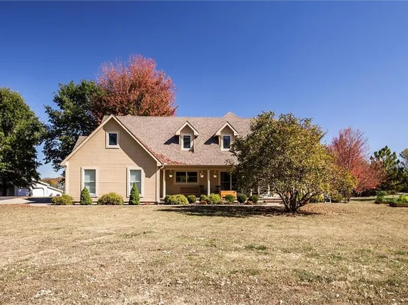 15609 Short Ln, Smithville, MO 64089