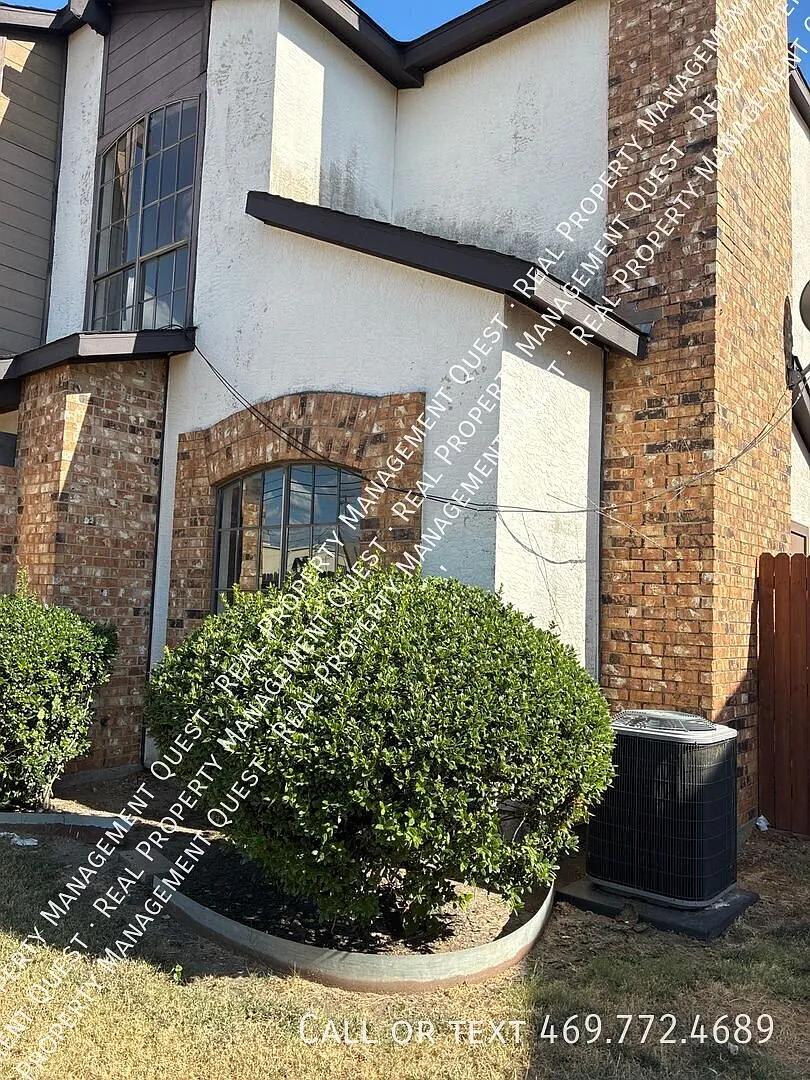 Duncanville townhome ready for move in. - Deposit Assistance is available — Photo 3