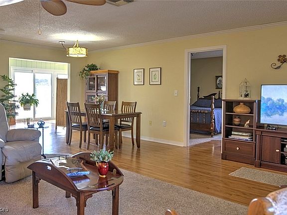 2nd image of 312 Grove Cir