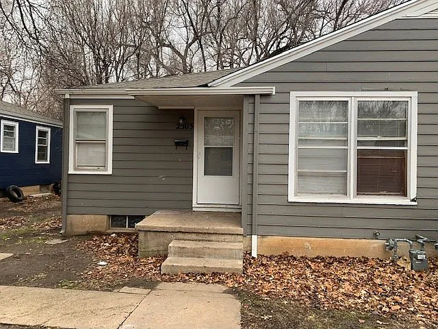 2 bed, 1.0 bath, 727 sqft, $750 — Photo 2