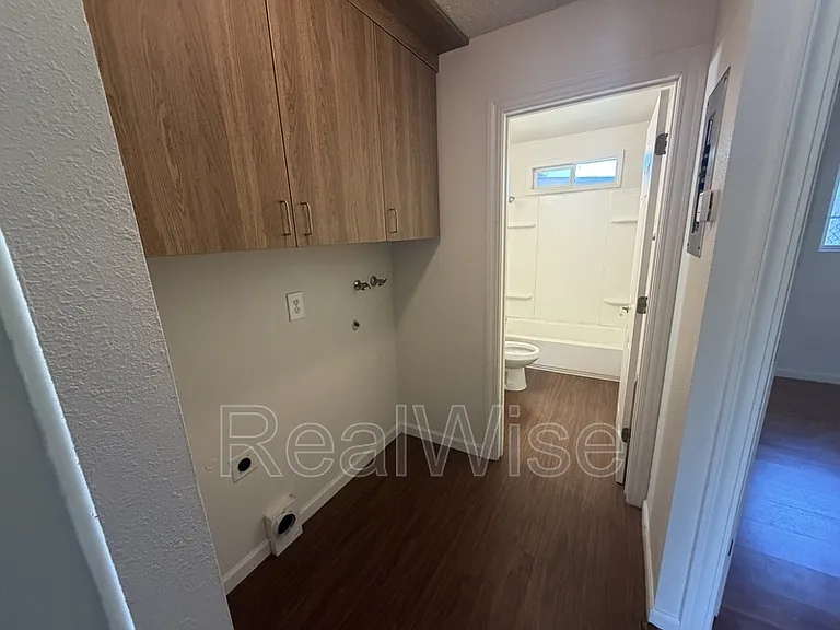 716 SE 9th St — Photo 18
