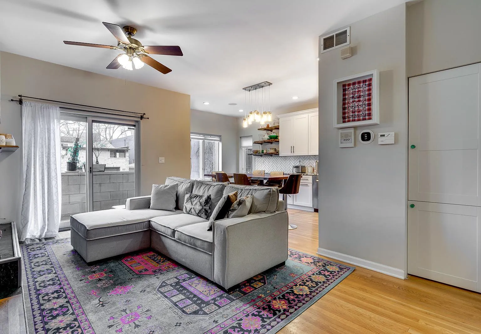 2 bed, 2.5 bath, 1900 sqft, $3,850 — Photo 3