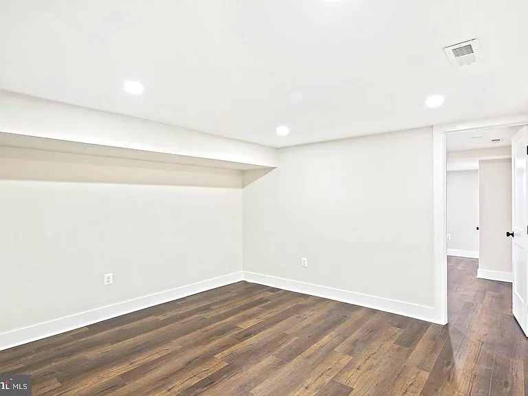 1327 W 42nd St — Photo 19