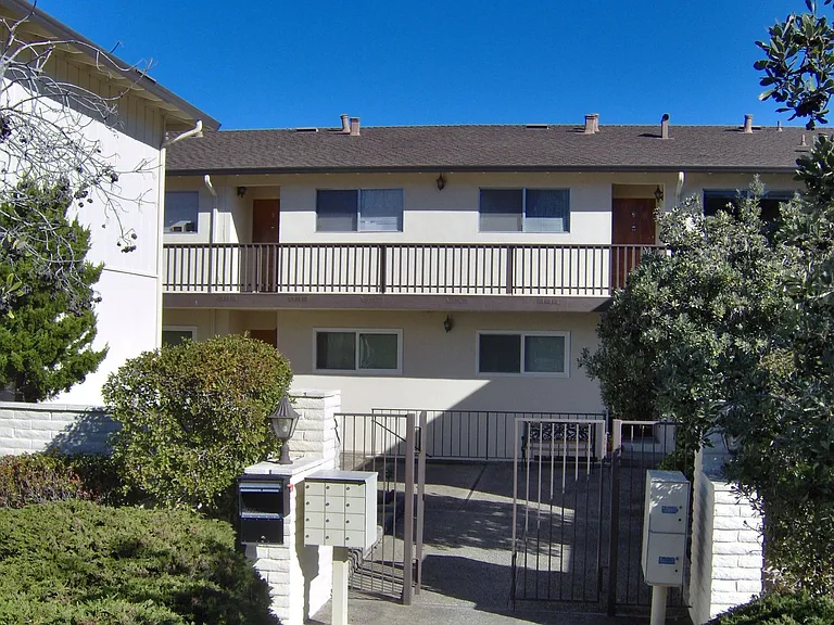222 Laine St — Photo 6
