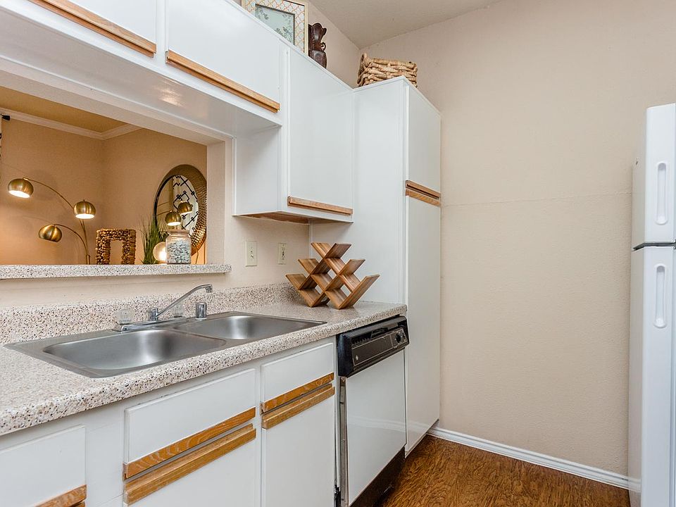 Pirates Landing 2727 Nasa Pkwy Seabrook TX Zillow