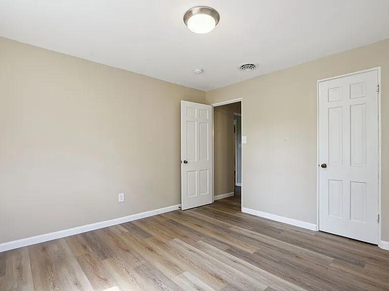 1614 W Union St — Photo 13