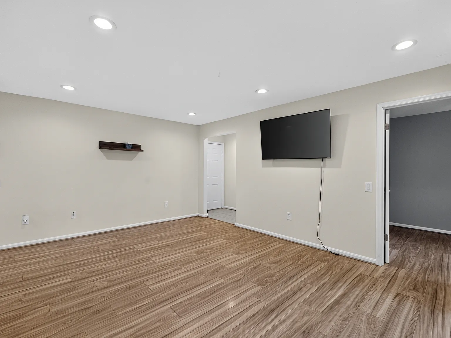 2 bed, 855 sqft, $2,350 — Photo 2