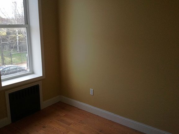 5th image of 205 Menahan St #2